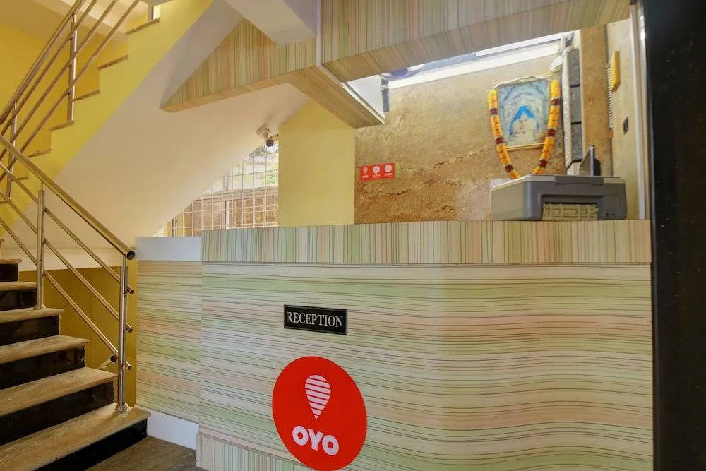 Oyo 18976 Mascot Inn