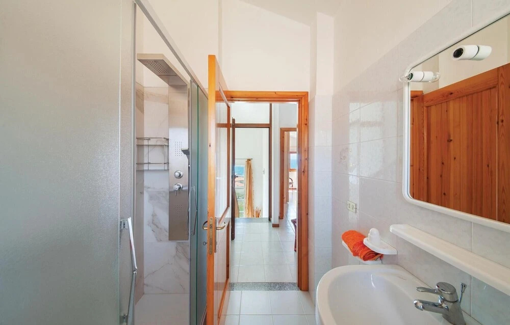 Beautiful Apartment in Porto Alabe With 3 Bedrooms and Wifi