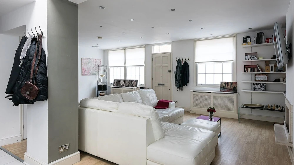 Sleek 2BR Mews House Just Off Portobello Road