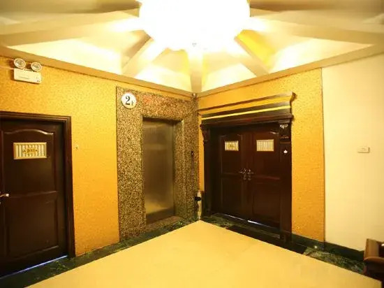 Huiqun Business Hotel