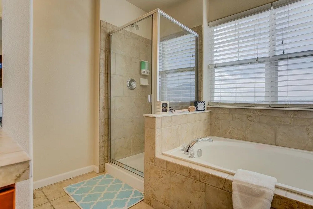 Urban Practicality! 3 Beds, Patios & Dog Friendly