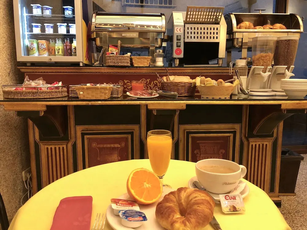 Hotel Microtel Placentinos