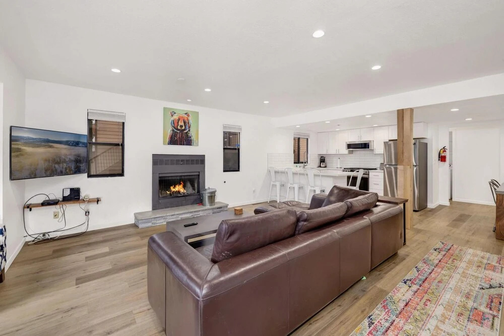 Summit Vellucci 744 by RedAwning