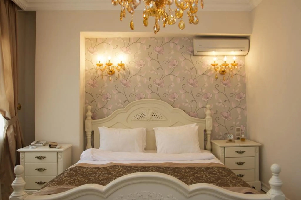 Lavin Suites Hotel