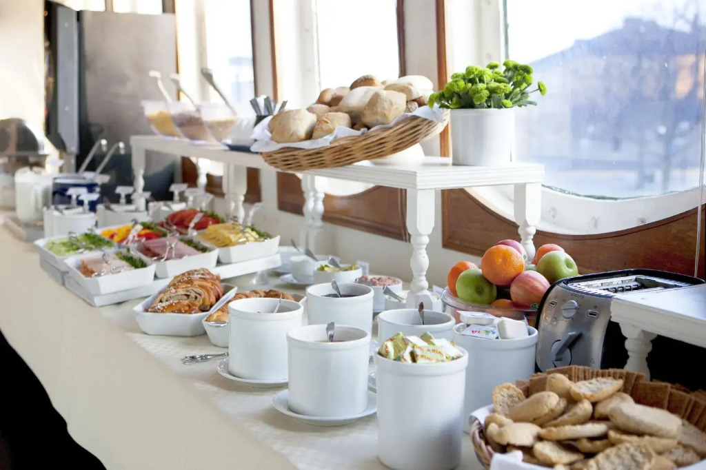 Mälardrottningen Yacht Hotel