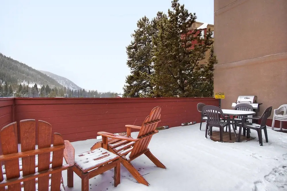 1777 Decatur 2 Bedroom Condo by RedAwning