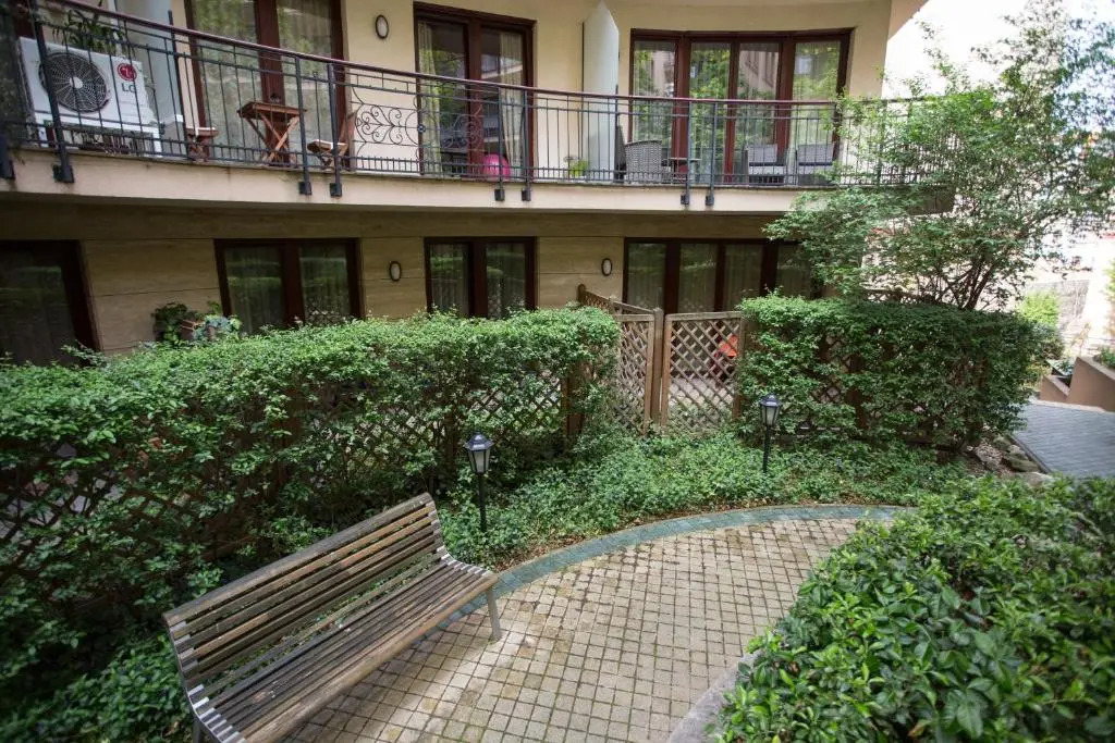 All Seasons Apartments