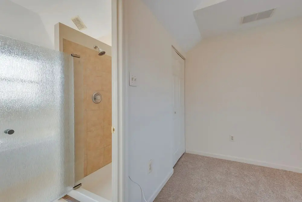 Owings Mills Townhouse: 8 Mi to Liberty Reservoir!