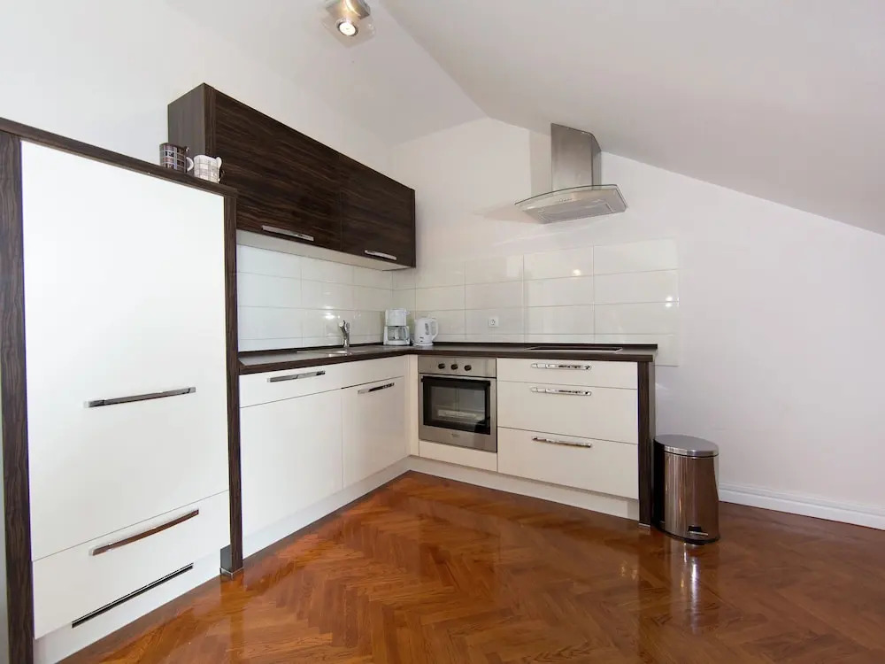 Luxury Apartment in Private Home With Private Pool & Garden, Bbq, Wifi, Parking