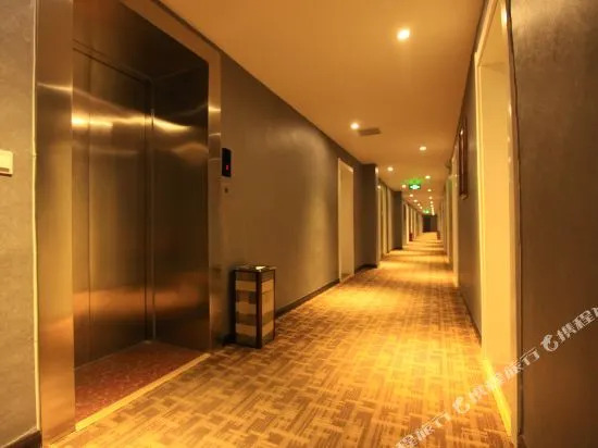 Super 7 Holiday Inn (Sanmenxia Municipal Government Branch)