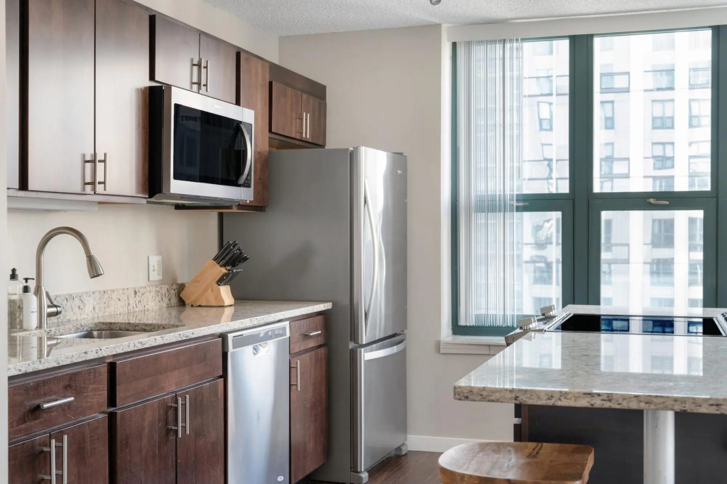 Chicago | Family Ready 2BD/2BA River North Apartments