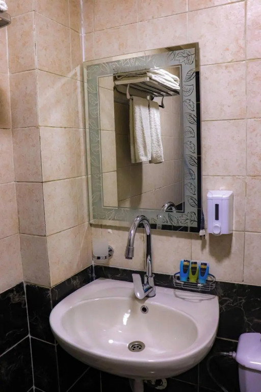 Golden Pyramids Inn