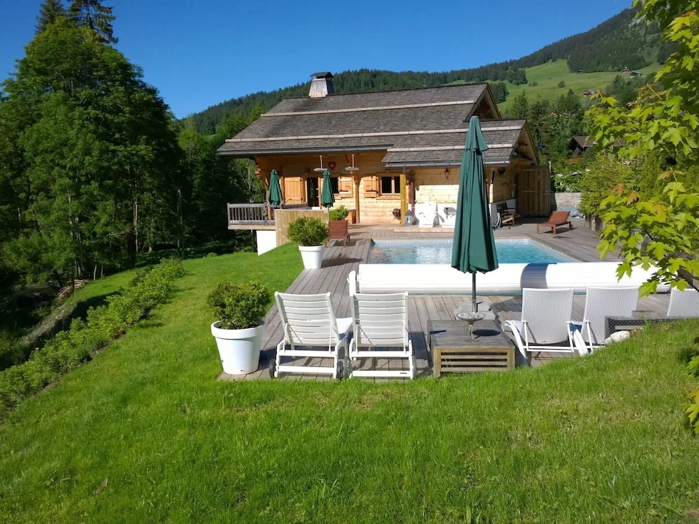 Luxurious Chalet in Le Chinaillon with Sauna