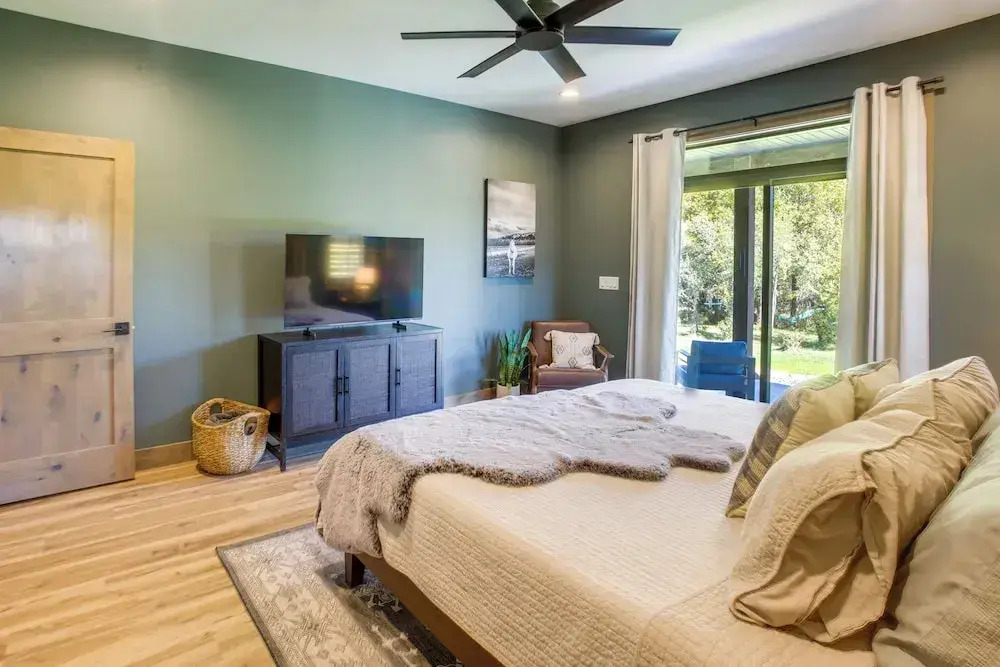 3 Mi to Dtwn Red Lodge: Mtn-view Home w/ Hot Tub