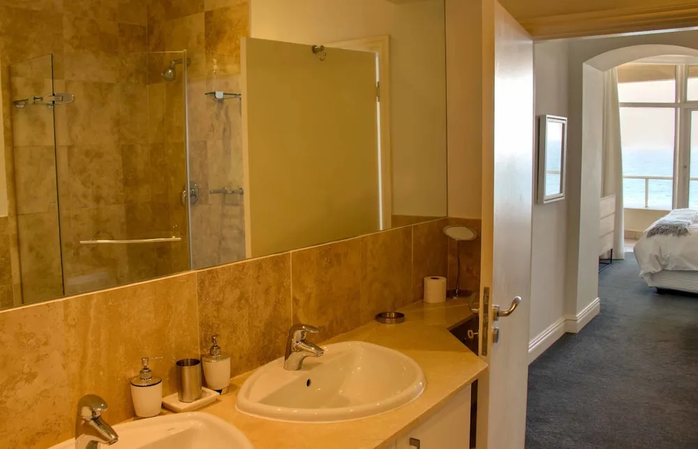 801 Oyster Schelles - Near Umhlanga Rocks Beach