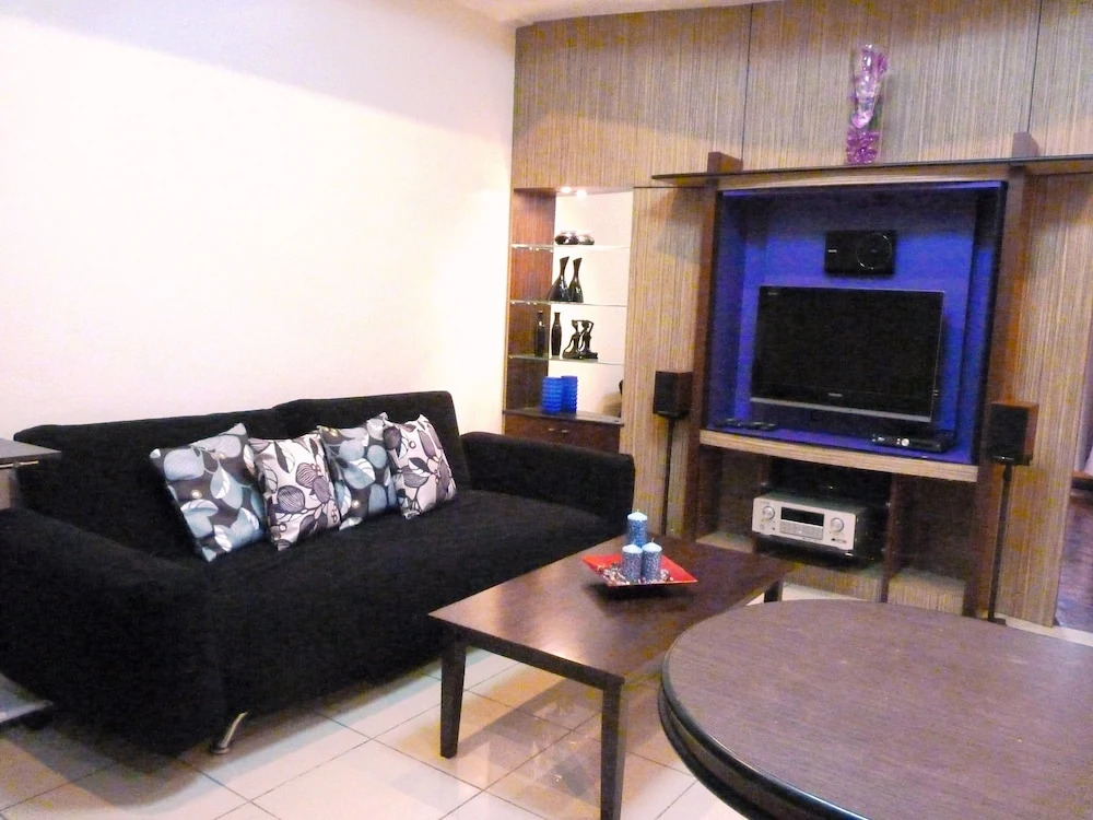 1 Br Robinsons Place Manila Rpr6