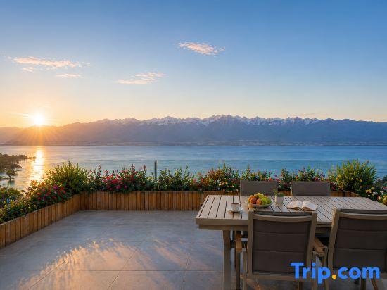 Shitu | The Lunar Sanctum · Full Seaview Cloud Vacation Boutique Stay (Dali Erhai)