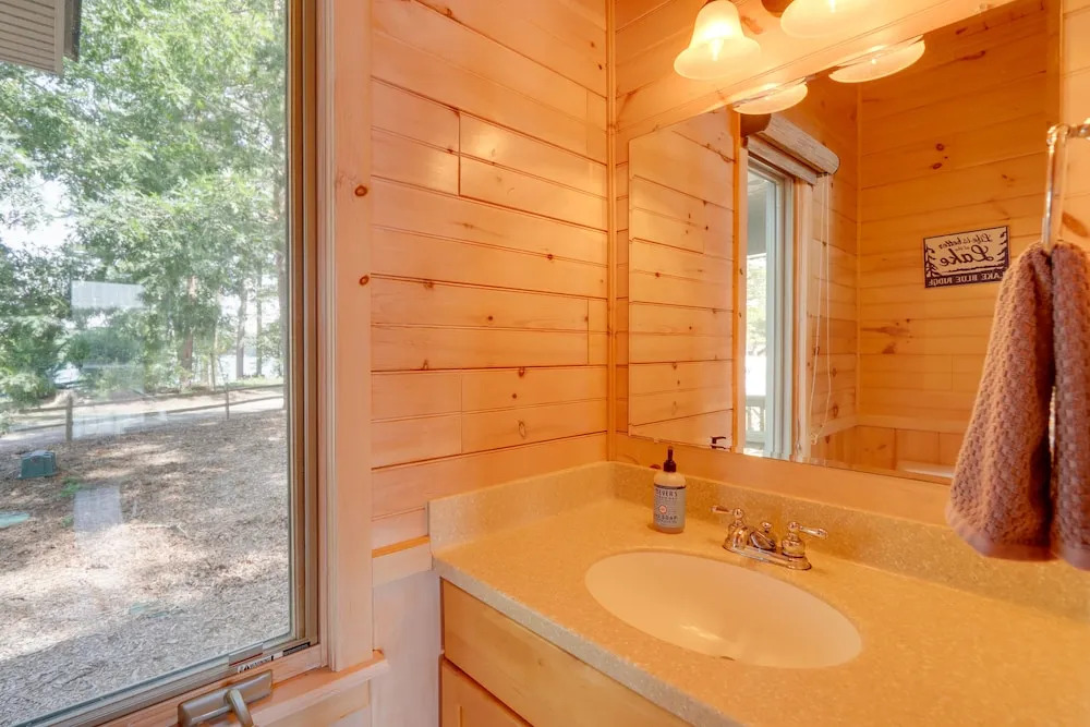 Mountain View Cabin on Lake Blue Ridge: Hot Tub