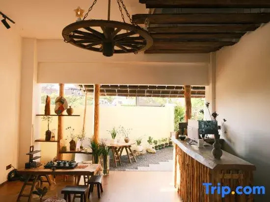 Tongzhou Chinese Inn (Mangshi Dai Ethnic Ancient Town)
