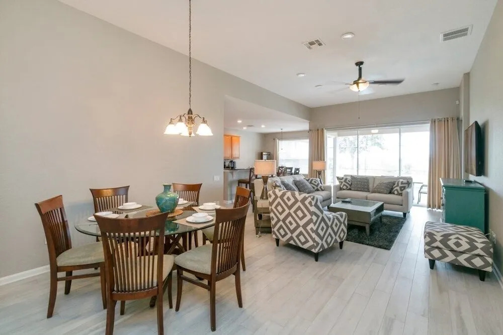 4 Bed / 4 Bath Villa on Windsor Hills Home