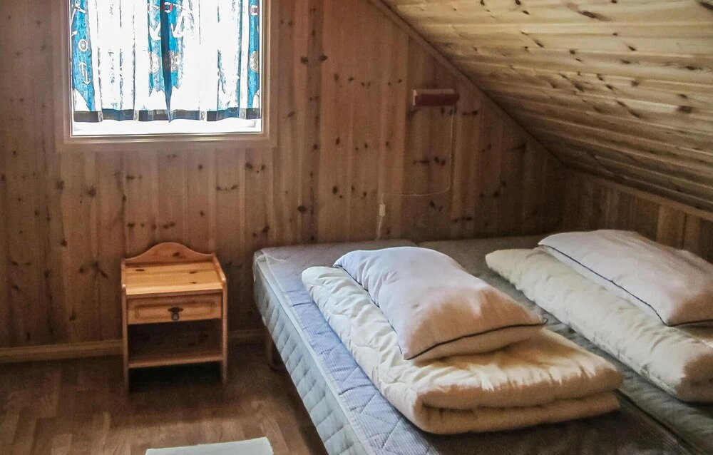 Cozy Home In Spangereid With Wifi