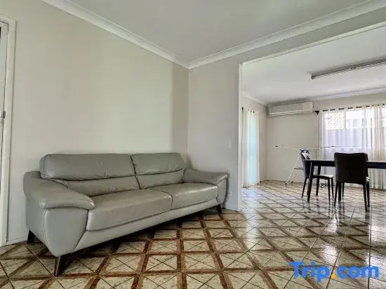 Walk to Market Square and Garden City! MacGregor