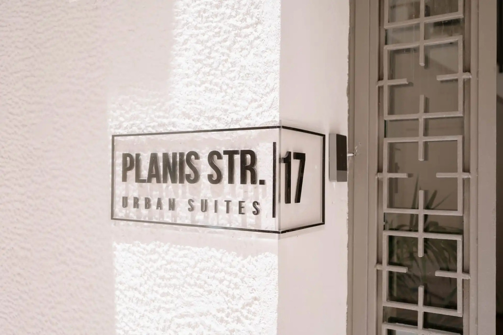 Plānis Str Urban Suites by Semavί