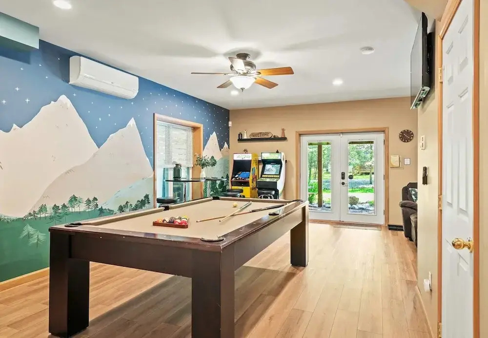 Pocono Paradise by Avantstay Lakeside Retreat, Hot Tub, Game Room, Near Beach
