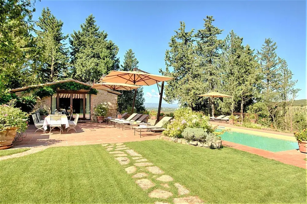 Villa in Castellina w. Pool, Garden & Winery