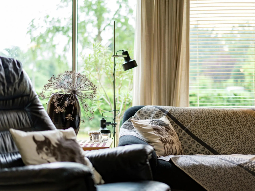Cosy Holiday Home in Lauwersoog by the Lake
