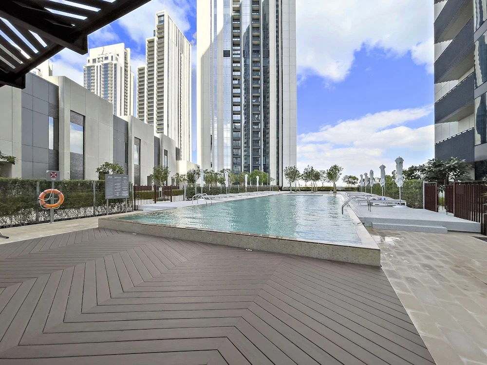 WelHome - Stylish Condo With Cityscape View in Creek Harbour