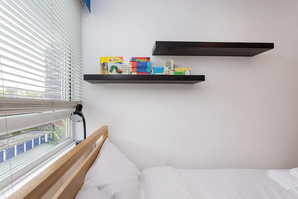Light and Spacious 3 Bed Next to Victoria Park