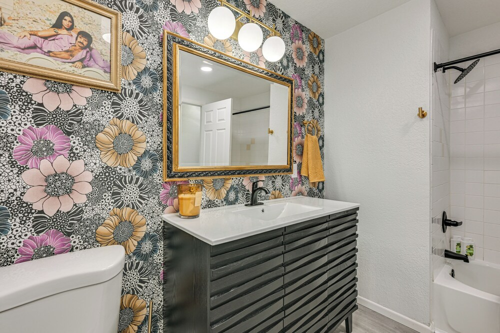 Mcm-inspired Decor & Top Location! Tumwater Duplex
