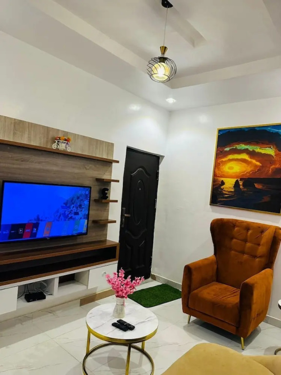 Mini Flat with Starlink Internet & Pool