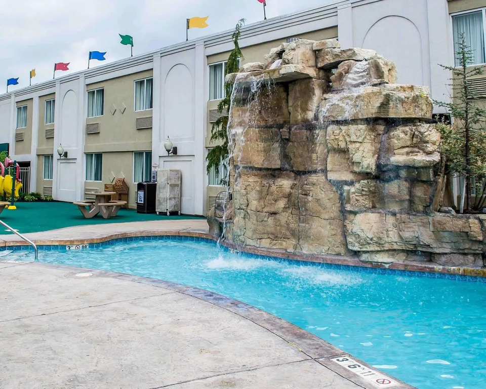 Cedar Stables Inn & Suites