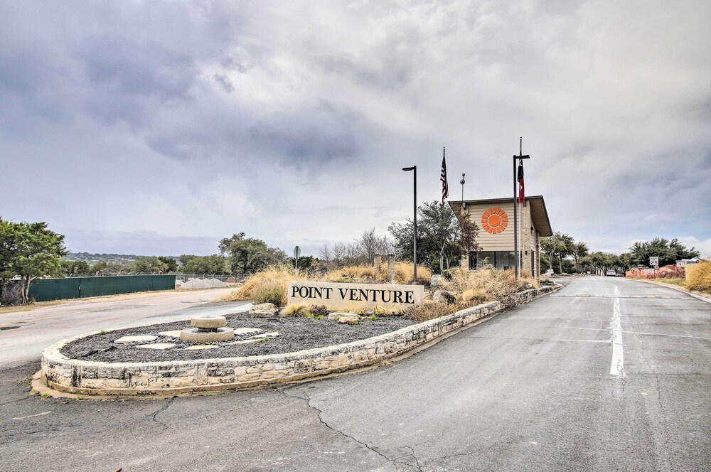 Golf, Boat, Swim! Point Venture Retreat w/ Deck