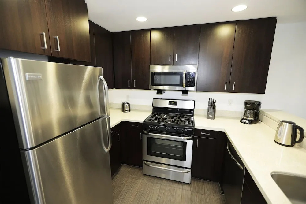 Hollywood Ace Residences