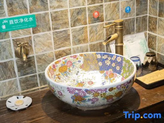 Shi Ruo Hotel (Daocheng Yading Scenic Spot Tourist Center)
