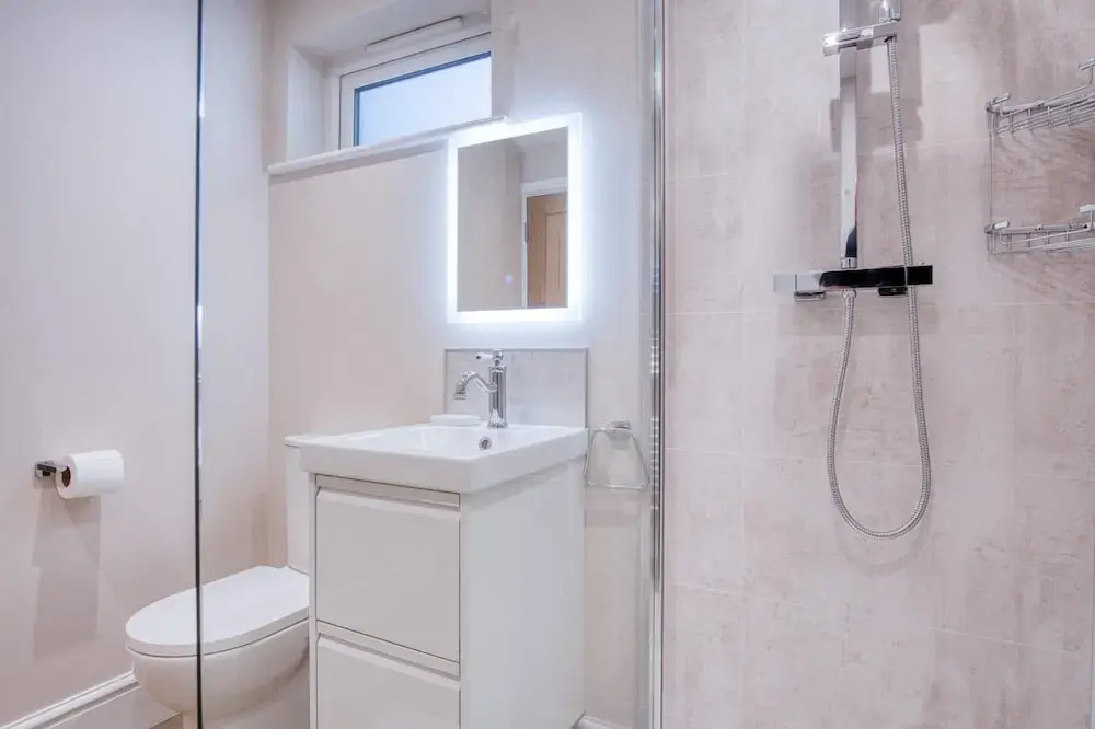 Waterfront 1 - 1 Bedroom Apartment - Wisemans Bridge