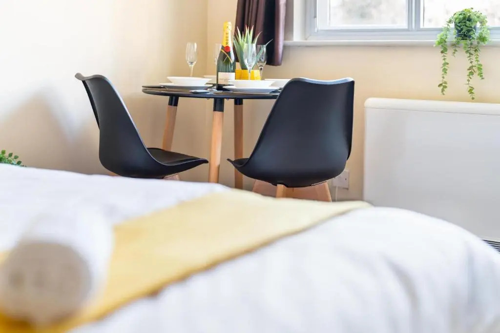 Lovegrove Contractor Stay with Free WI-FI in Slough