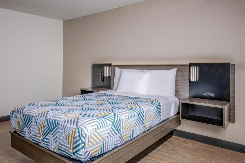 Motel 6-Euless, TX - Dallas