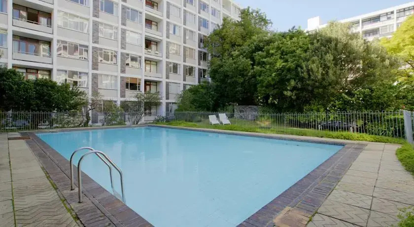 437 St Martini Gardens Apartments