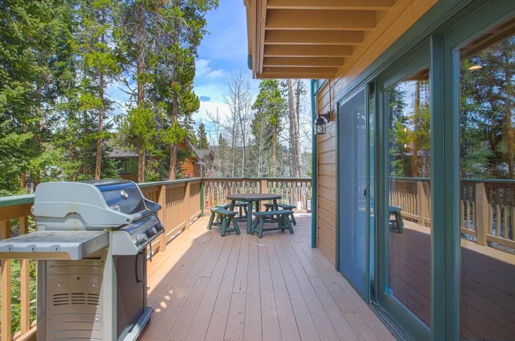 Friendly Fox Chalet 8 Bedroom Home by RedAwning