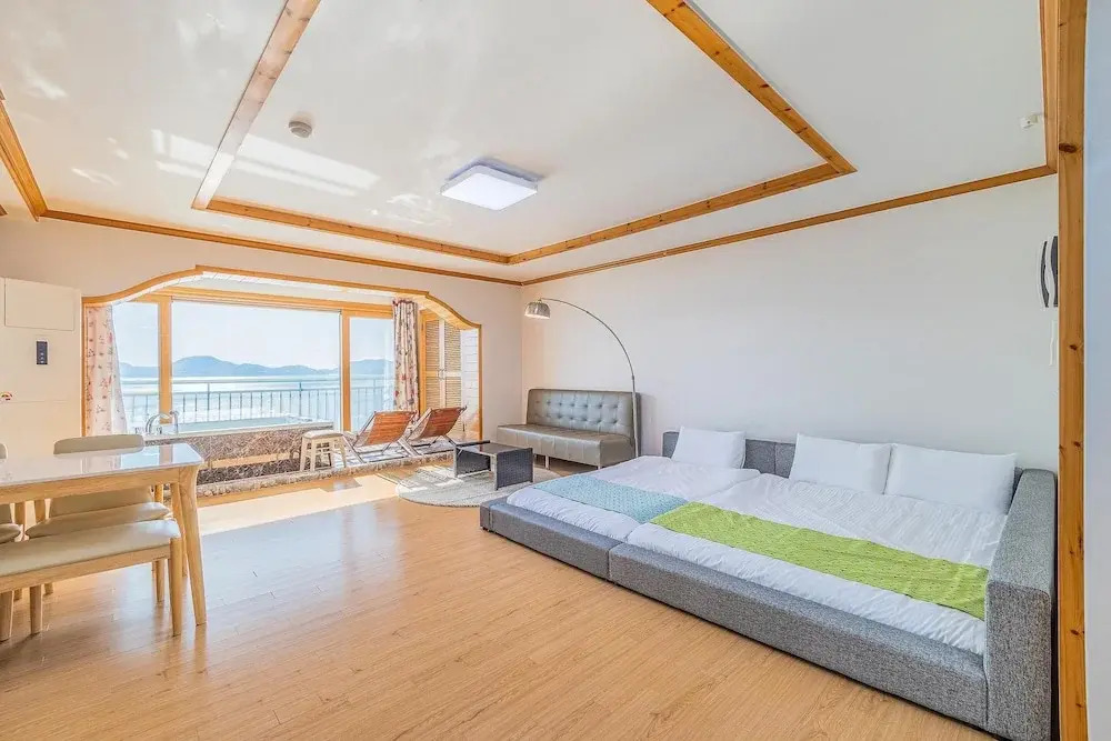 Geoje Daesan Oceanview Spa Pension