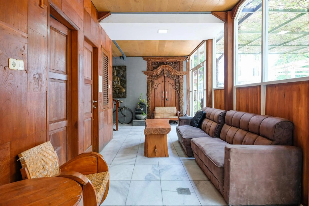 OYO 4016 Tan Jokteng Guest House