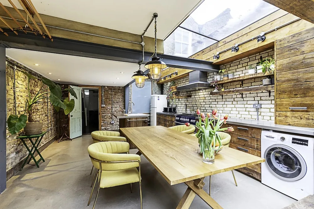 Hackney - Victoria Park: Generous 2 Bed Terrace