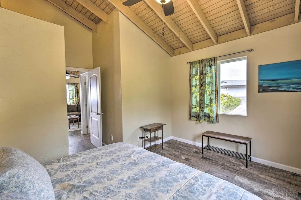 Airy Kailua-kona Apt < 3 Mi to Beach Access!, Kailua-Kona