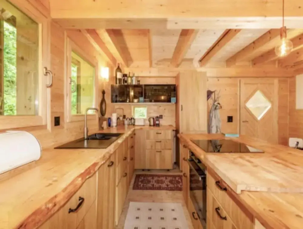 Chalet in Rossiniere Near Glacier & Lake