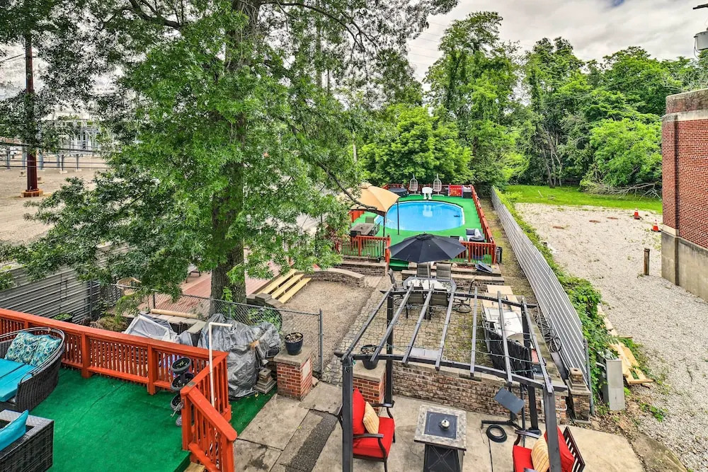 Pittsburgh Home w/ Pool, Fire Pit + Game Room