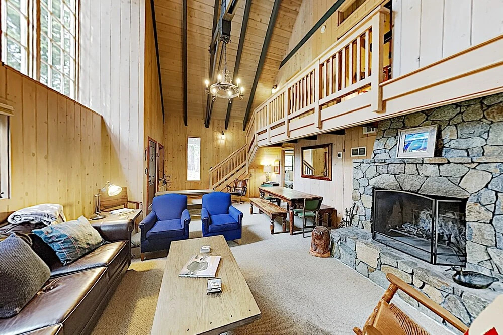 W/ Hot Tub, Boat Launch & Beach Access 3 Bedroom Home